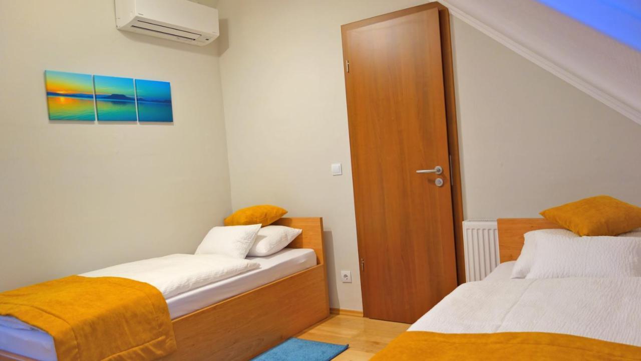 Ferenc Vendeghaz Hotel Тихани Екстериор снимка