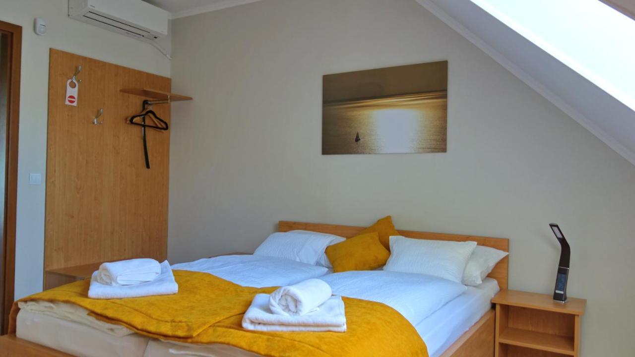 Ferenc Vendeghaz Hotel Тихани Екстериор снимка