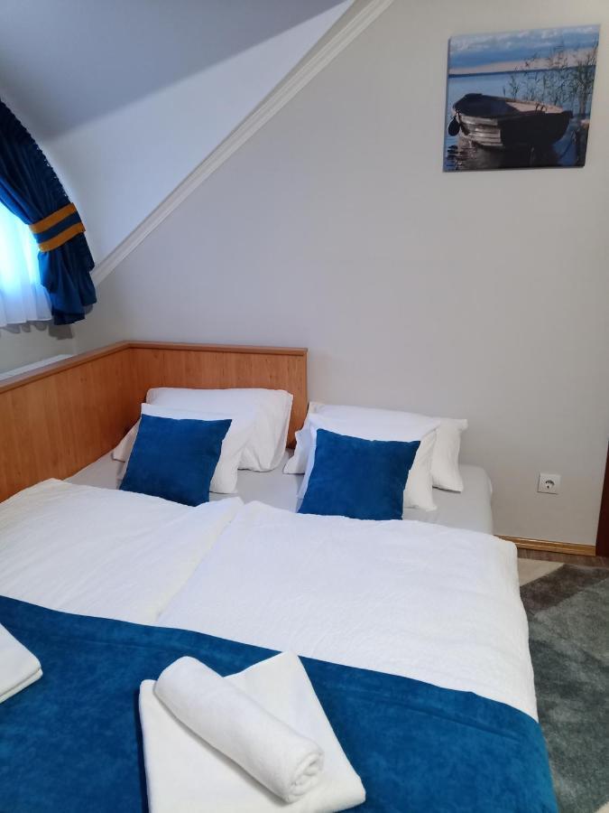 Ferenc Vendeghaz Hotel Тихани Екстериор снимка